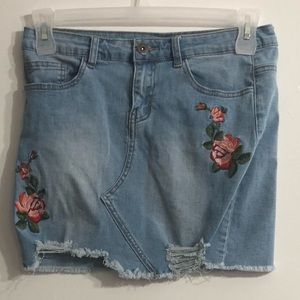 Rue 21 Skirt jeans flowers mini stretchy side and back pockets light blue. M